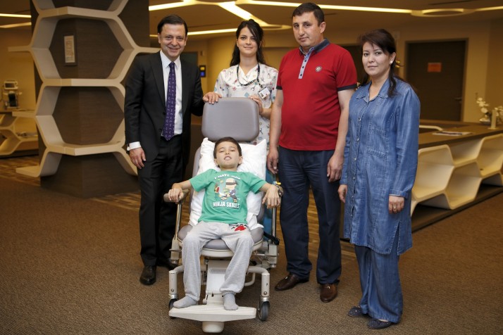 La doar 11 ani spatele lui avea forma literei C!